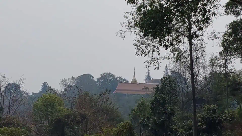 เชียงใหม่ยังวิกฤต ฝุ่นพิษปกคลุม เห็นดอยสุเทพเลือนลาง