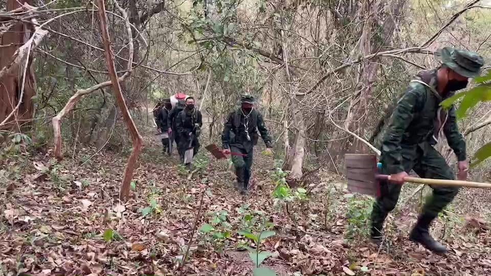 ศอ.ปกป.ภาค 3 ส่งกำลังดับไฟป่าบนดอยสุเทพ ศอ.ปกป.ภาค 3 ส่งกำลังดับไฟป่าบนดอยสุเทพ