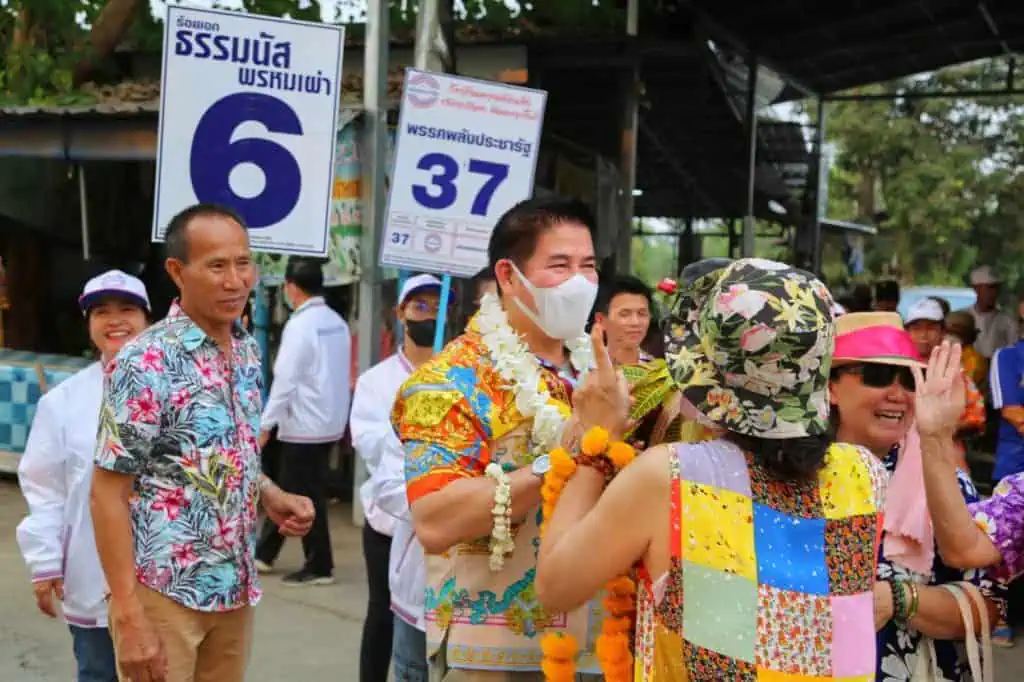 ผู้กองธรรมนัส ลุยหาเสียงบ้านเกิดเมืองพะเยา ย้ำไม่ประมาทคู่แข่งทางการเมือง พร้อมเดินหน้าทำงานเพื่อพ่อแม่พี่น้องประชาชนต่อเนื่องหลังเลือกตั้ง