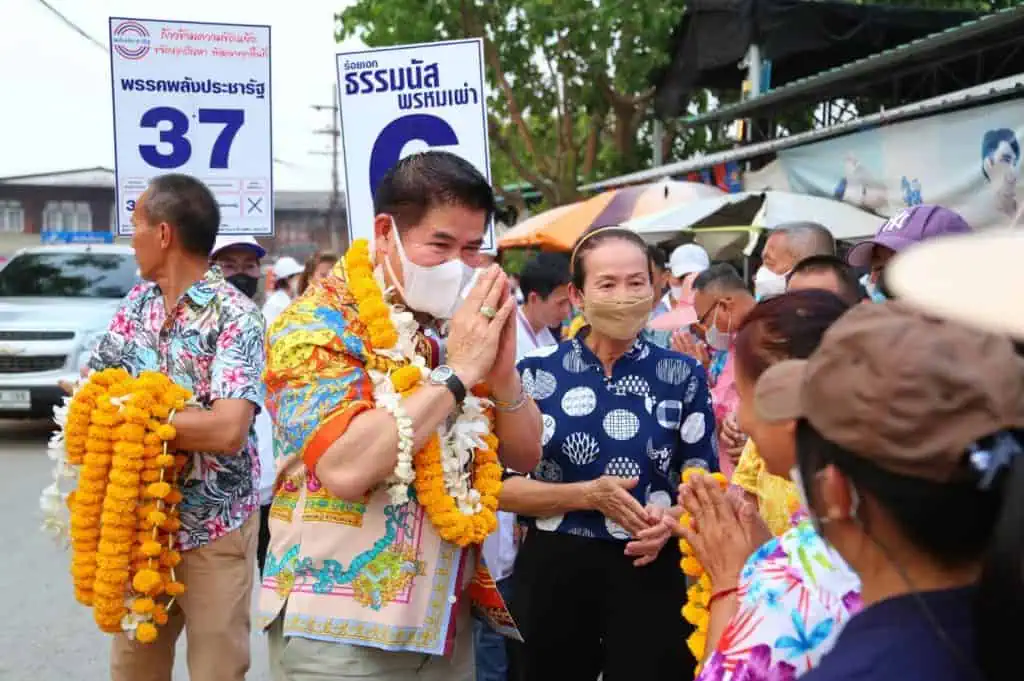 ผู้กองธรรมนัส ลุยหาเสียงบ้านเกิดเมืองพะเยา ย้ำไม่ประมาทคู่แข่งทางการเมือง พร้อมเดินหน้าทำงานเพื่อพ่อแม่พี่น้องประชาชนต่อเนื่องหลังเลือกตั้ง