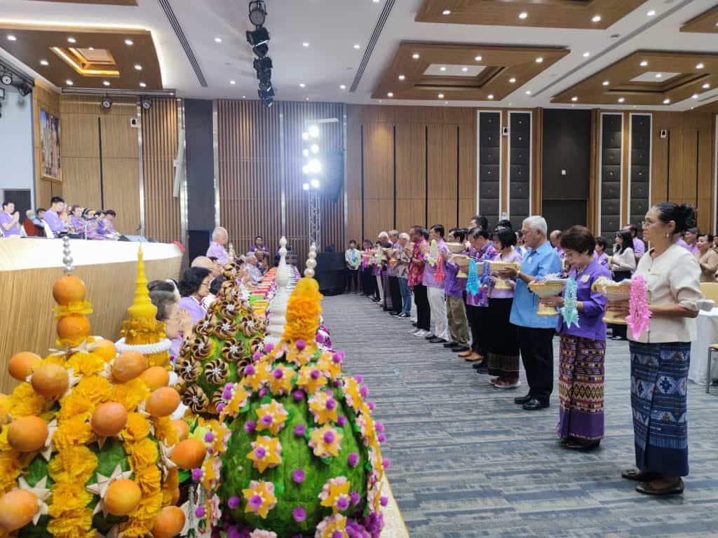 สมาคมนักศึกษาเก่ามช.กทม.จัดพิธีรดน้ำดำหัวคณาจารย์อาวุโส "ลูกช้างร่วมใจ๋ สูมาคารวะ" สมาคมนักศึกษาเก่ามช.กทม.จัดพิธีรดน้ำดำหัวคณาจารย์อาวุโส "ลูกช้างร่วมใจ๋ สูมาคารวะ"