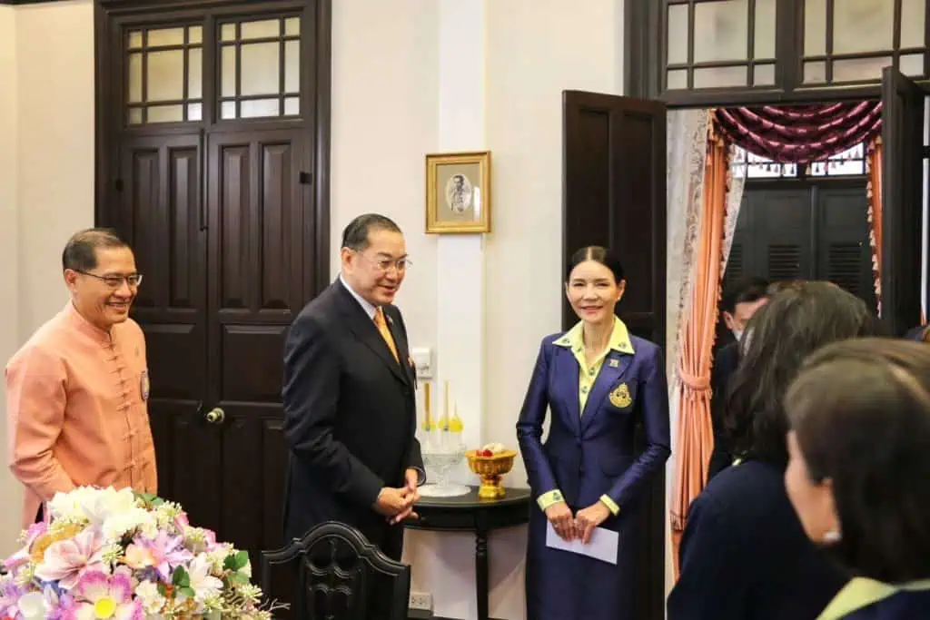 ชมรมคู่สมรสตุลาการศาลยุติธรรม มอบเงินสมทบทุนมูลนิธิอาสาเพื่อนพึ่งภาฯ