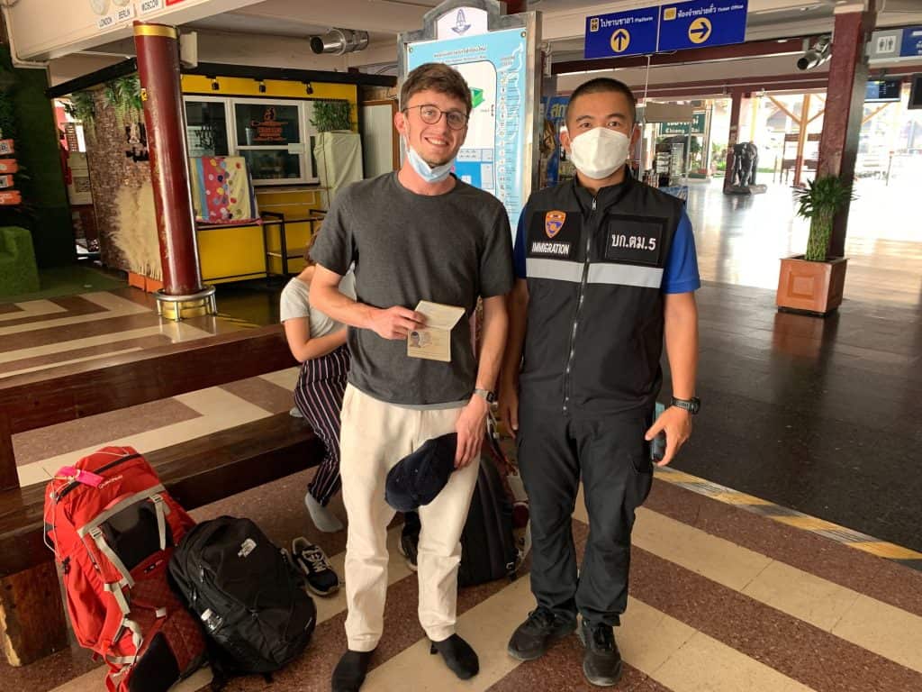 ตม.เชียงใหม่ ขับเคลื่อนนโยบาย STOP WALK & TALK ตม.เชียงใหม่ ขับเคลื่อนนโยบาย STOP WALK & TALK