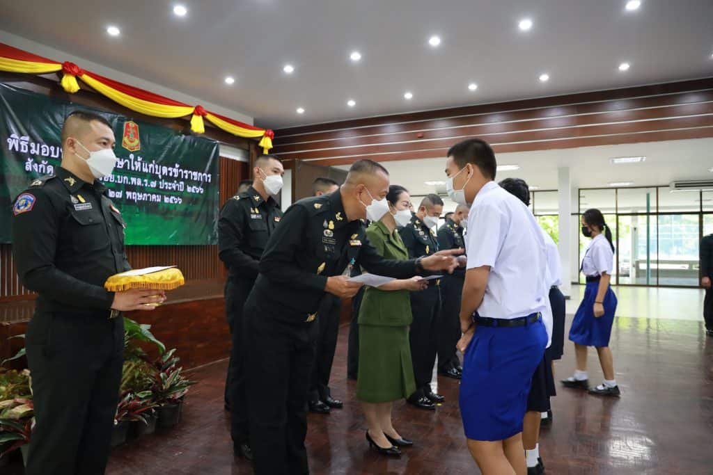 ผบ.พล.ร.7 มอบทุนการศึกษาให้บุตรกำลังพล ประจำปี 2566 ผบ.พล.ร.7 มอบทุนการศึกษาให้บุตรกำลังพล ประจำปี 2566