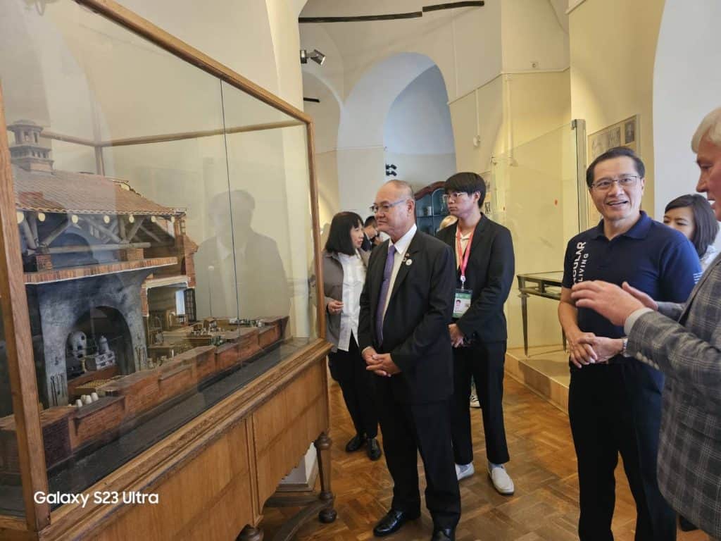 "วีระศักดิ์" ขึ้นเวทีนานาชาติ ศก.หมุนเวียน กลไกสร้างความยั่งยืนแก่โลกของทรัพยากร "วีระศักดิ์" ขึ้นเวทีนานาชาติ ศก.หมุนเวียน กลไกสร้างความยั่งยืนแก่โลกของทรัพยากร