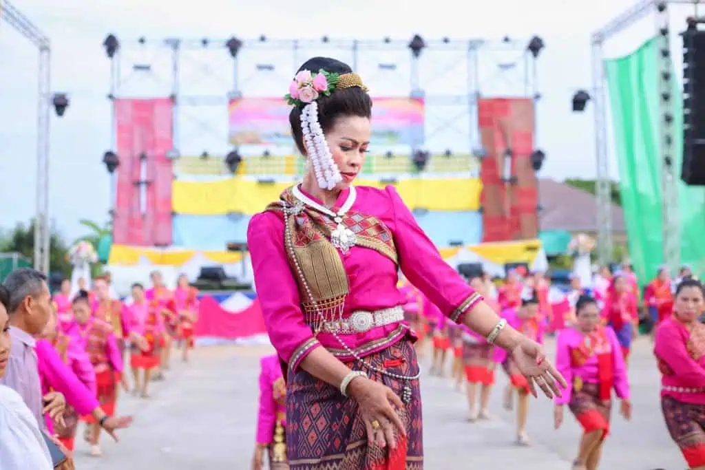 ผู้กองธรรมนัส ควงว่าที่ ส.ส. พะเยา รวมงานบุญบั้งไฟ ‘รวมพลคนอิสานล้านนา สืบสานตำนานบุญบั้งไฟตำบลอ่างทอง’ พร้อมประกาศหนุนงานประเพณีท้องถิ่นให้ยั่งยืน