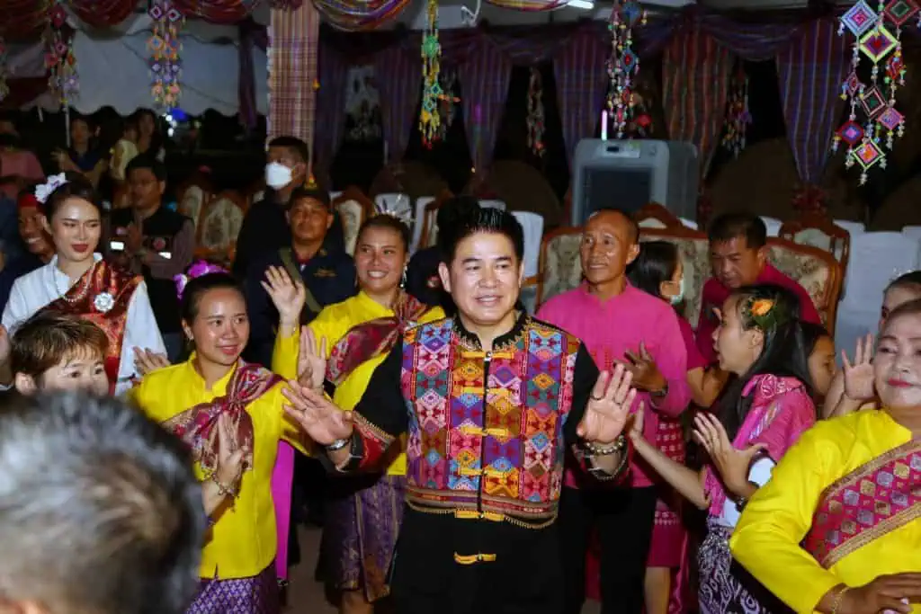 "ผู้กองธรรมนัส" เปิดงานประเพณีบุญบั้งไฟอีสานล้านนา