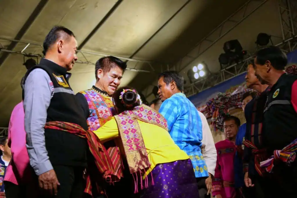 "ผู้กองธรรมนัส" เปิดงานประเพณีบุญบั้งไฟอีสานล้านนา