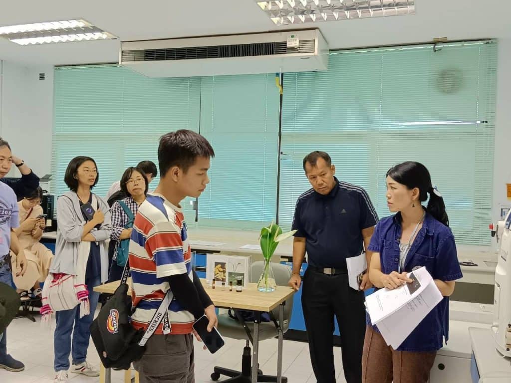 คณะนักวิจัยโครงการ อนุรักษ์อย่างยั่งยืนฯ เข้าศึกษาดูงานสวนพฤกษศาสตร์สมเด็จพระนางเจ้าสิริกิติ์ คณะนักวิจัยโครงการ อนุรักษ์อย่างยั่งยืนฯ เข้าศึกษาดูงานสวนพฤกษศาสตร์สมเด็จพระนางเจ้าสิริกิติ์