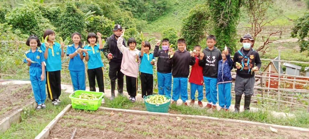 ผาเมือง ดำเนินโครงการทหารพันธุ์ดี “ชุมชนเบิกบาน อาหารปลอดภัย” ผาเมือง ดำเนินโครงการทหารพันธุ์ดี “ชุมชนเบิกบาน อาหารปลอดภัย”