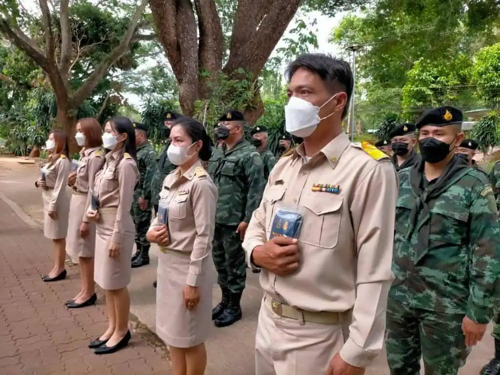 กองกำลังผาเมือง รับมอบเมล็ดพันธุ์ผักพระราชทาน