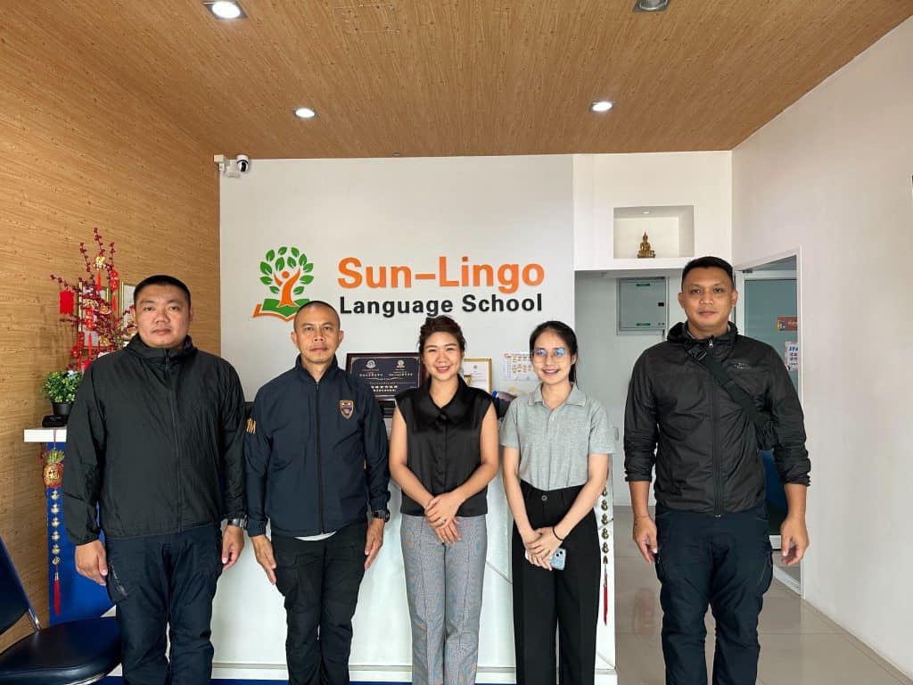 ตม.เชียงใหม่ ตรวจเข้มวีซ่านักเรียนและมูลนิธิ ตามยุทธการ “Lanna Force Check" ตม.เชียงใหม่ ตรวจเข้มวีซ่านักเรียนและมูลนิธิ ตามยุทธการ “Lanna Force Check"