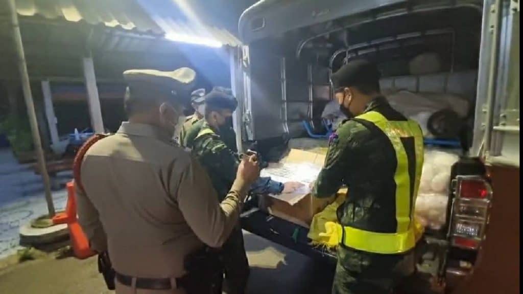 ผาเมือง ตรวจยึดบุหรี่หนีภาษี ชายแดนเชียงดาว ผาเมือง ตรวจยึดบุหรี่หนีภาษี ชายแดนเชียงดาว