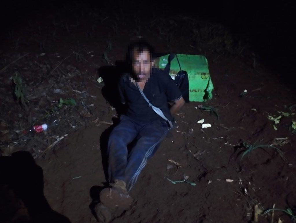 ผาเมือง จับกุมผู้ต้องหา 1 ราย พร้อมบุหรี่หนีภาษี ชายแดนเชียงดาว ผาเมือง จับกุมผู้ต้องหา 1 ราย พร้อมบุหรี่หนีภาษี ชายแดนเชียงดาว