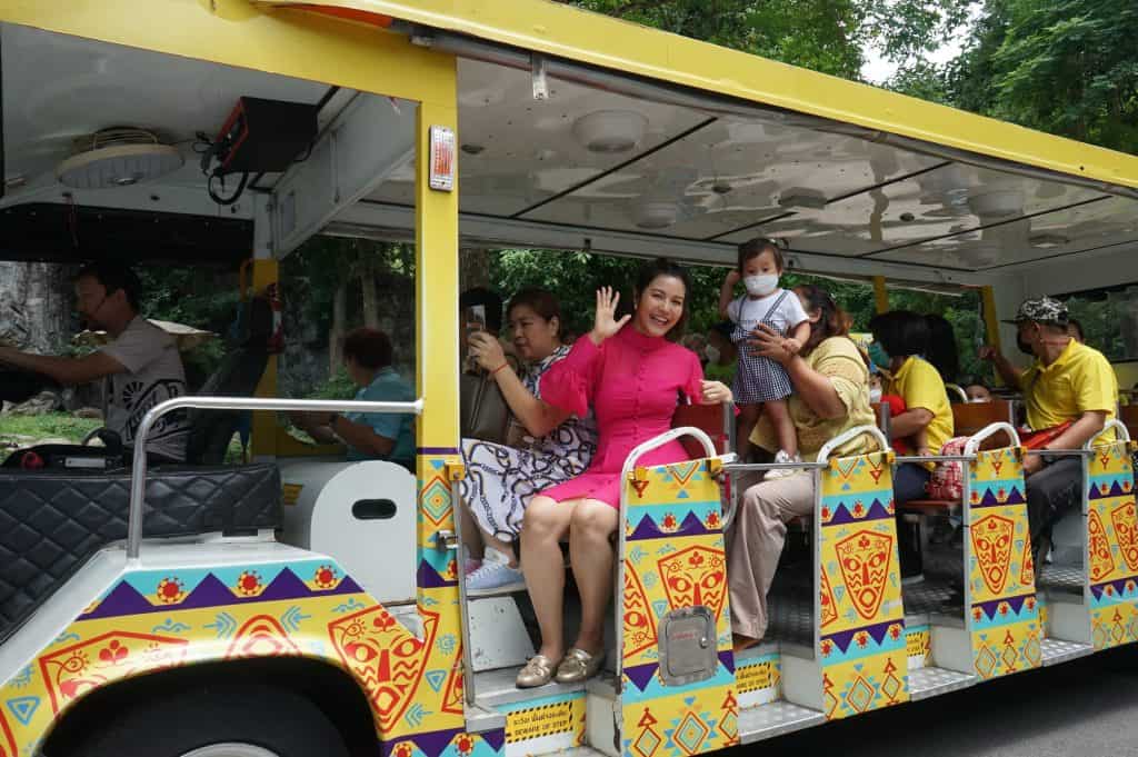 กรมการท่องเที่ยว จัดกิจกรรม "ชูงวงควงน้องเที่ยว" ที่สวนสัตว์เชียงใหม่ กรมการท่องเที่ยว จัดกิจกรรม "ชูงวงควงน้องเที่ยว" ที่สวนสัตว์เชียงใหม่