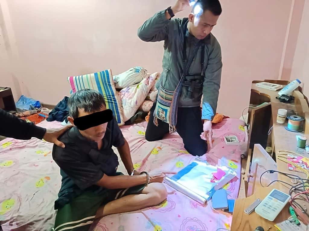 ทหารพรานผาเมือง ร่วมตำรวจ จับกุมผู้ต้องหาเสพยาบ้า ในพื้นที่ อ.เชียงแสน ทหารพรานผาเมือง ร่วมตำรวจ จับกุมผู้ต้องหาเสพยาบ้า ในพื้นที่ อ.เชียงแสน