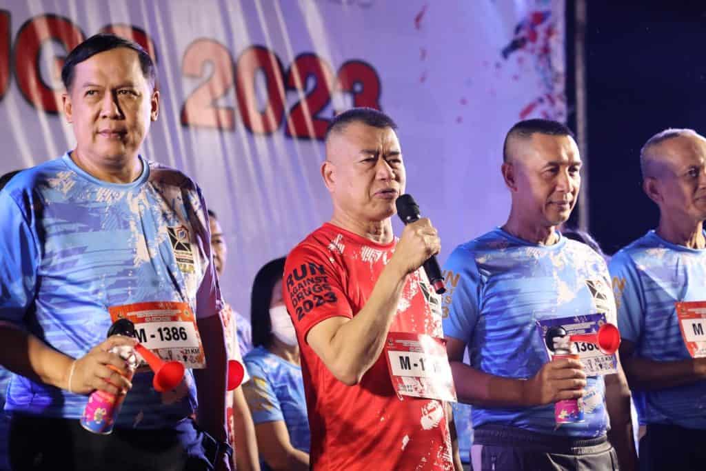 เลขา ป.ป.ส. โชว์ฟิต วิ่ง 10 กม. เนื่องในวันต่อต้านยาเสพติดโลก เลขา ป.ป.ส. โชว์ฟิต วิ่ง 10 กม. เนื่องในวันต่อต้านยาเสพติดโลก