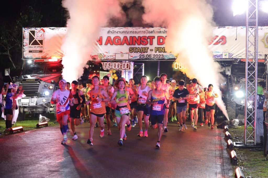 เลขา ป.ป.ส. โชว์ฟิต วิ่ง 10 กม. เนื่องในวันต่อต้านยาเสพติดโลก เลขา ป.ป.ส. โชว์ฟิต วิ่ง 10 กม. เนื่องในวันต่อต้านยาเสพติดโลก