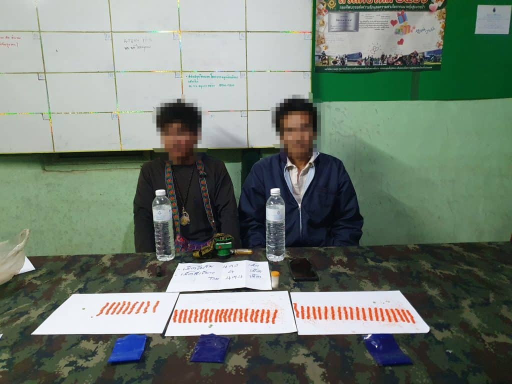 ผาเมือง จับคาด่าน 2 ผู้ต้องหา ซุกซ่อนยาบ้า และเฮโรอีน ผาเมือง จับคาด่าน 2 ผู้ต้องหา ซุกซ่อนยาบ้า และเฮโรอีน