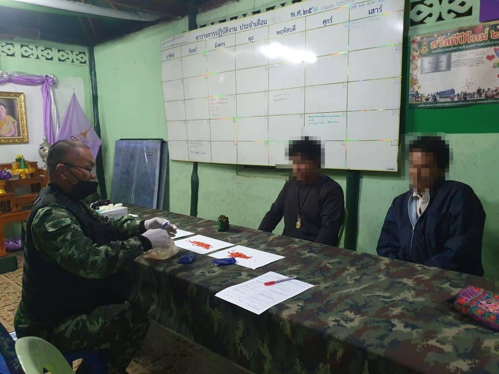 ผาเมือง จับคาด่าน 2 ผู้ต้องหา ซุกซ่อนยาบ้า และเฮโรอีน ผาเมือง จับคาด่าน 2 ผู้ต้องหา ซุกซ่อนยาบ้า และเฮโรอีน