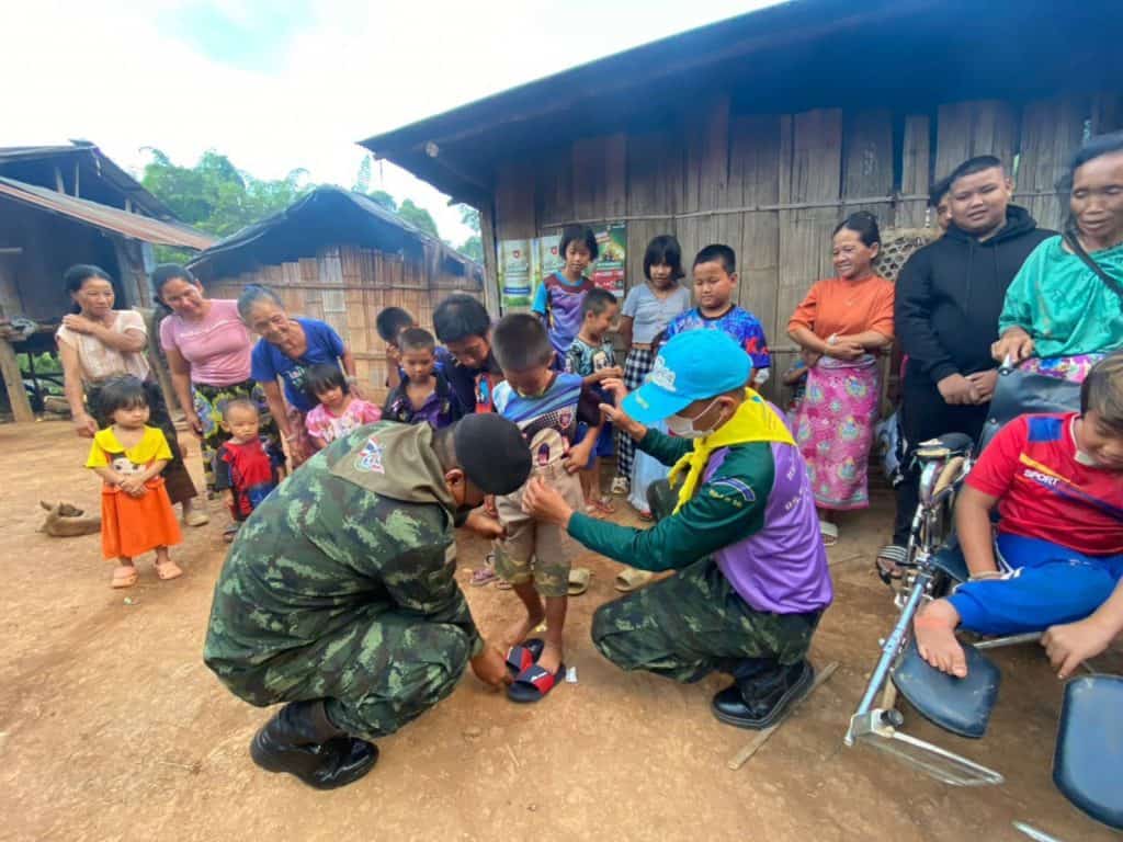 ผาเมือง จัดกิจกรรม Army Delivery ช่วยชาวบ้านในพื้นที่ห่างไกล ผาเมือง จัดกิจกรรม Army Delivery ช่วยชาวบ้านในพื้นที่ห่างไกล