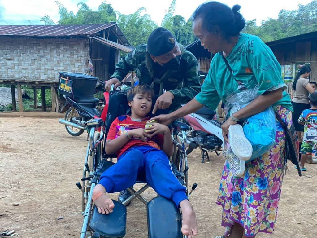 ผาเมือง จัดกิจกรรม Army Delivery ช่วยชาวบ้านในพื้นที่ห่างไกล ผาเมือง จัดกิจกรรม Army Delivery ช่วยชาวบ้านในพื้นที่ห่างไกล