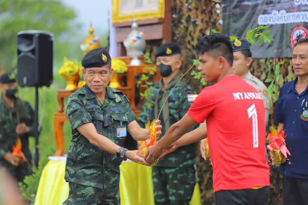 ผบ.กกล.ผาเมือง ร่วมกิจกรรมหมู่บ้านเข้มแข็งชายแดนไทย-เมียนมา ผบ.กกล.ผาเมือง ร่วมกิจกรรมหมู่บ้านเข้มแข็งชายแดนไทย-เมียนมา