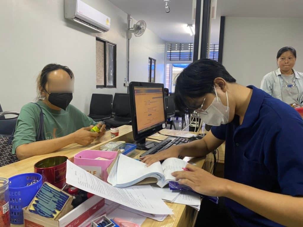 ตม.เชียงใหม่ จับเจ้าบ้าน รับต่างชาติเข้าพักไม่แจ้งที่พักอาศัย ตม.เชียงใหม่ จับเจ้าบ้าน รับต่างชาติเข้าพักไม่แจ้งที่พักอาศัย