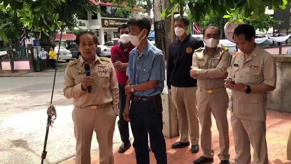 ชาวบ้านโวยรองนายกฯถูกปลดไม่มีสาเหตุ จ่อยื่นร้องผู้ว่าฯ สอบข้อเท็จจริง ชาวบ้านโวยรองนายกฯถูกปลดไม่มีสาเหตุ จ่อยื่นร้องผู้ว่าฯ สอบข้อเท็จจริง