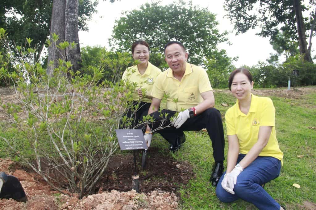 อ.ส.พ. ปลูกต้นไม้เฉลิมพระเกียรติ ในหลวง ร. 10 อ.ส.พ. ปลูกต้นไม้เฉลิมพระเกียรติ ในหลวง ร. 10