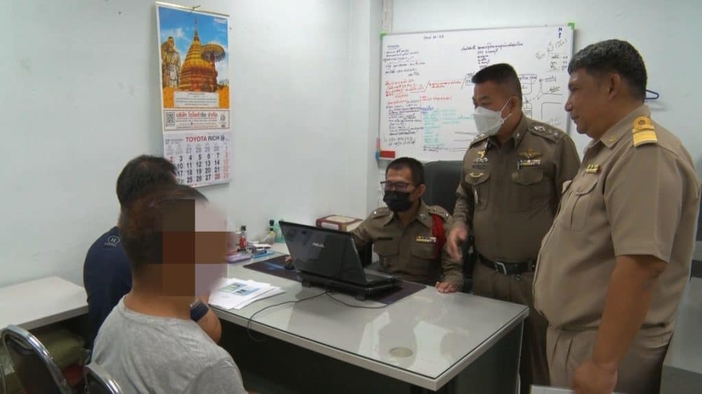 ปลอมโปรไฟล์ อ้างปลัดมหาดไทยหลอกทำบัตรปชช.สูญเงินครึ่งล้าน ปลอมโปรไฟล์ อ้างปลัดมหาดไทยหลอกทำบัตรปชช.สูญเงินครึ่งล้าน