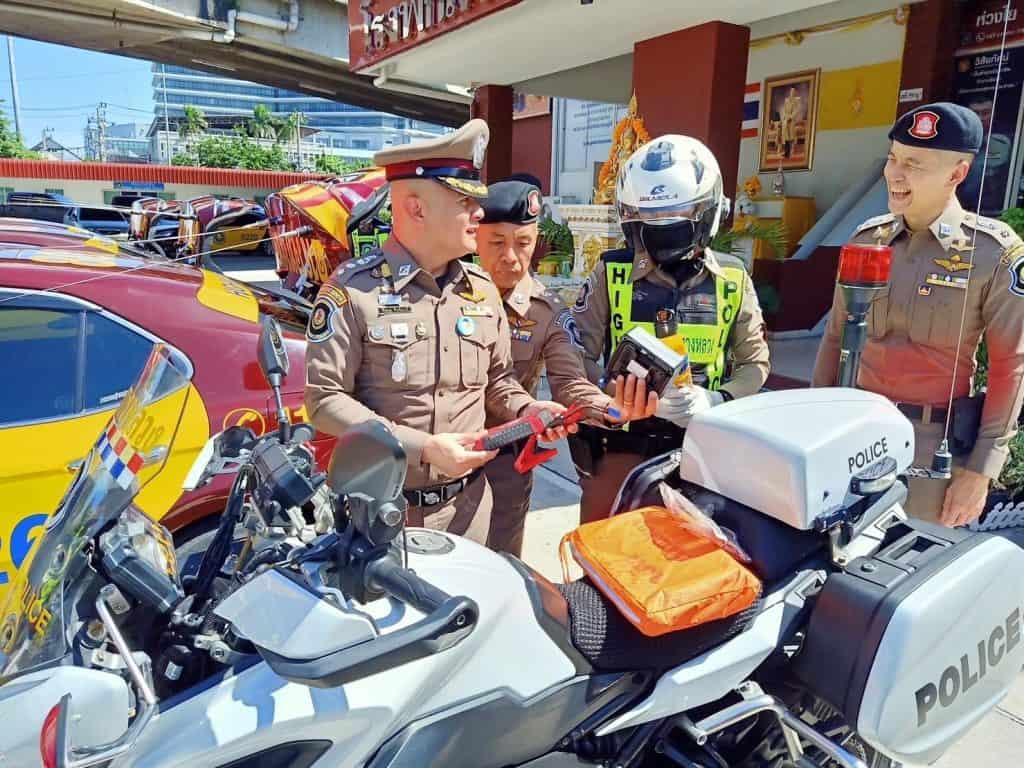 ตำรวจทางหลวงมอเตอร์เวย์ พร้อมรับมือนทท.ช่วงหยุดยาว 6 วัน ตำรวจทางหลวงมอเตอร์เวย์ พร้อมรับมือนทท.ช่วงหยุดยาว 6 วัน