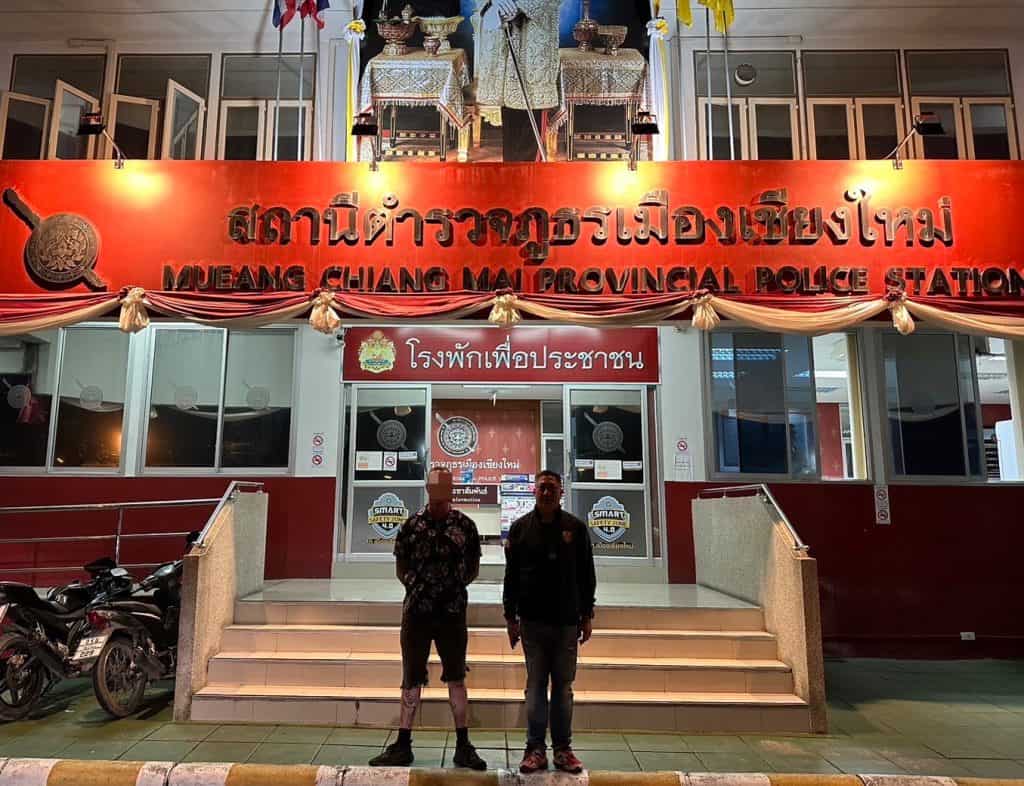 ตม.เชียงใหม่จับชาวไอริช โอเวอร์สเตย์ ไม่ยื่นขอเปลี่ยนวีซ่า ตม.เชียงใหม่จับชาวไอริช โอเวอร์สเตย์ ไม่ยื่นขอเปลี่ยนวีซ่า