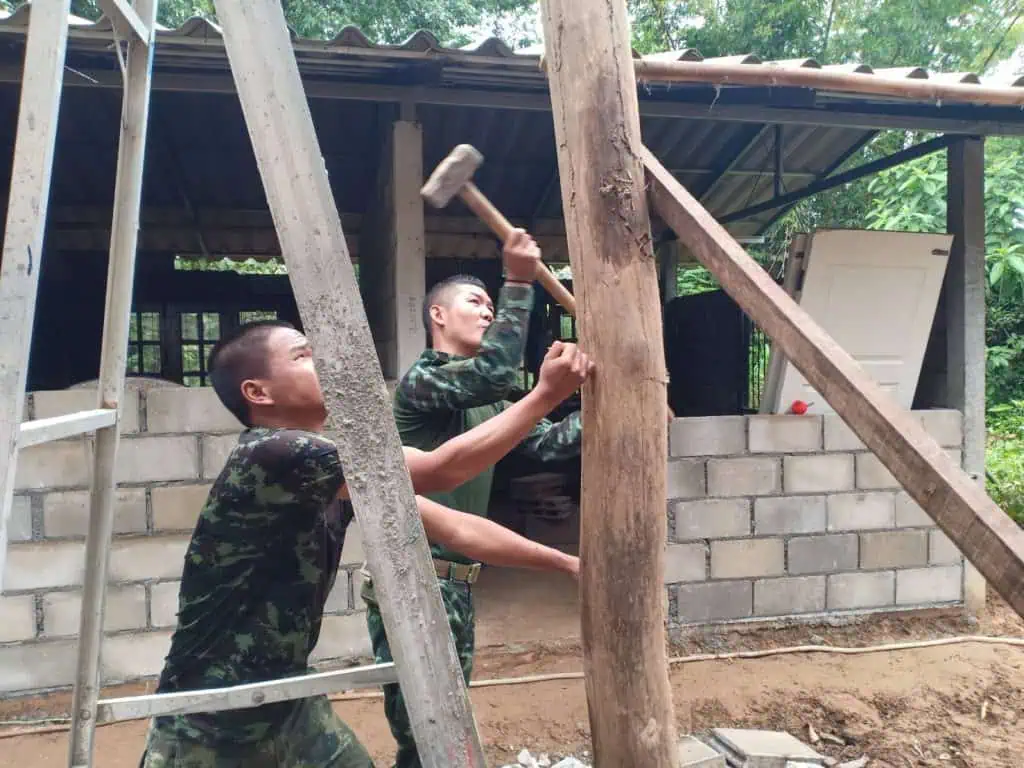 ผาเมือง ร่วมซ่อมบ้านให้ผู้ยากไร้ ในพื้นที่ อ.ฝาง จ.เชียงใหม่