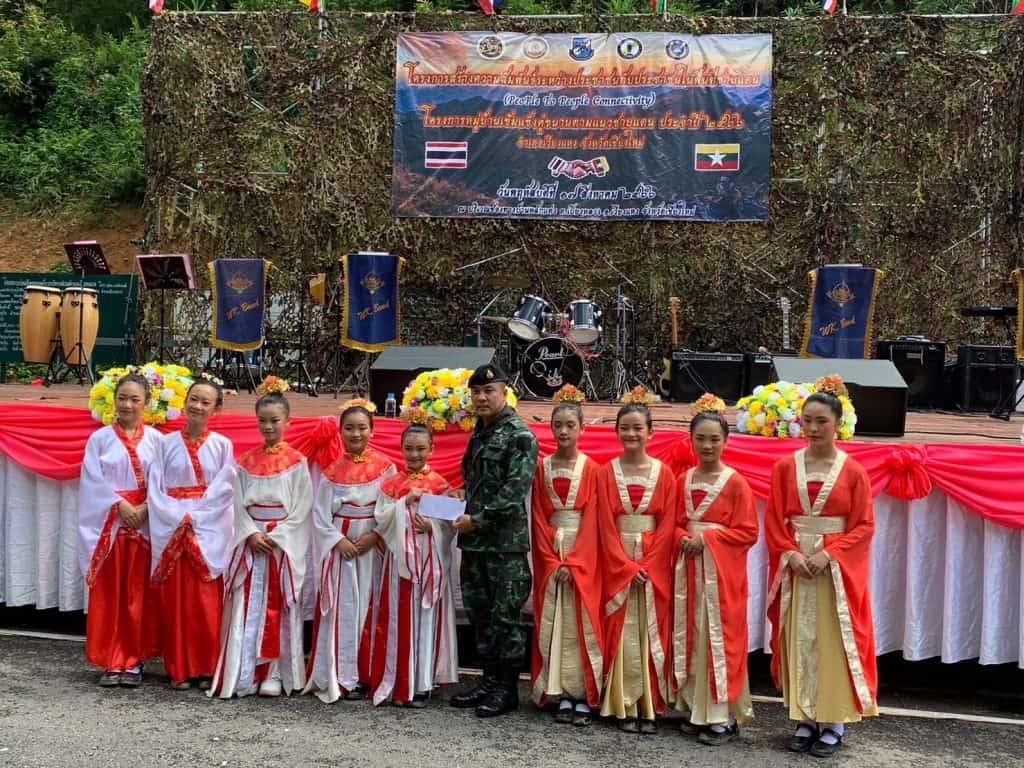 กกล.ผาเมือง ร่วมรัฐ สร้างความสามัคคี “หมู่บ้านเข้มแข็งคู่ขนานตามแนวชายแดนไทย - เมียนมา” กกล.ผาเมือง ร่วมรัฐ สร้างความสามัคคี “หมู่บ้านเข้มแข็งคู่ขนานตามแนวชายแดนไทย - เมียนมา”