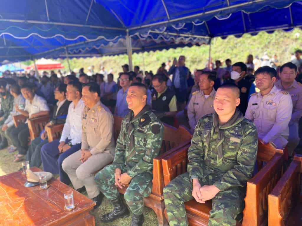 กกล.ผาเมือง ร่วมรัฐ สร้างความสามัคคี “หมู่บ้านเข้มแข็งคู่ขนานตามแนวชายแดนไทย - เมียนมา” กกล.ผาเมือง ร่วมรัฐ สร้างความสามัคคี “หมู่บ้านเข้มแข็งคู่ขนานตามแนวชายแดนไทย - เมียนมา”