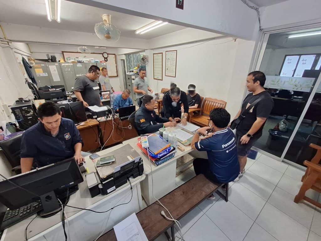 ตม.เชียงใหม่รวบชาวเกาหลีอยู่ไทยเกินกำหนด1,206 วัน พร้อมเอาผิดคนให้ที่พักพิง ตม.เชียงใหม่รวบชาวเกาหลีอยู่ไทยเกินกำหนด1,206 วัน พร้อมเอาผิดคนให้ที่พักพิง