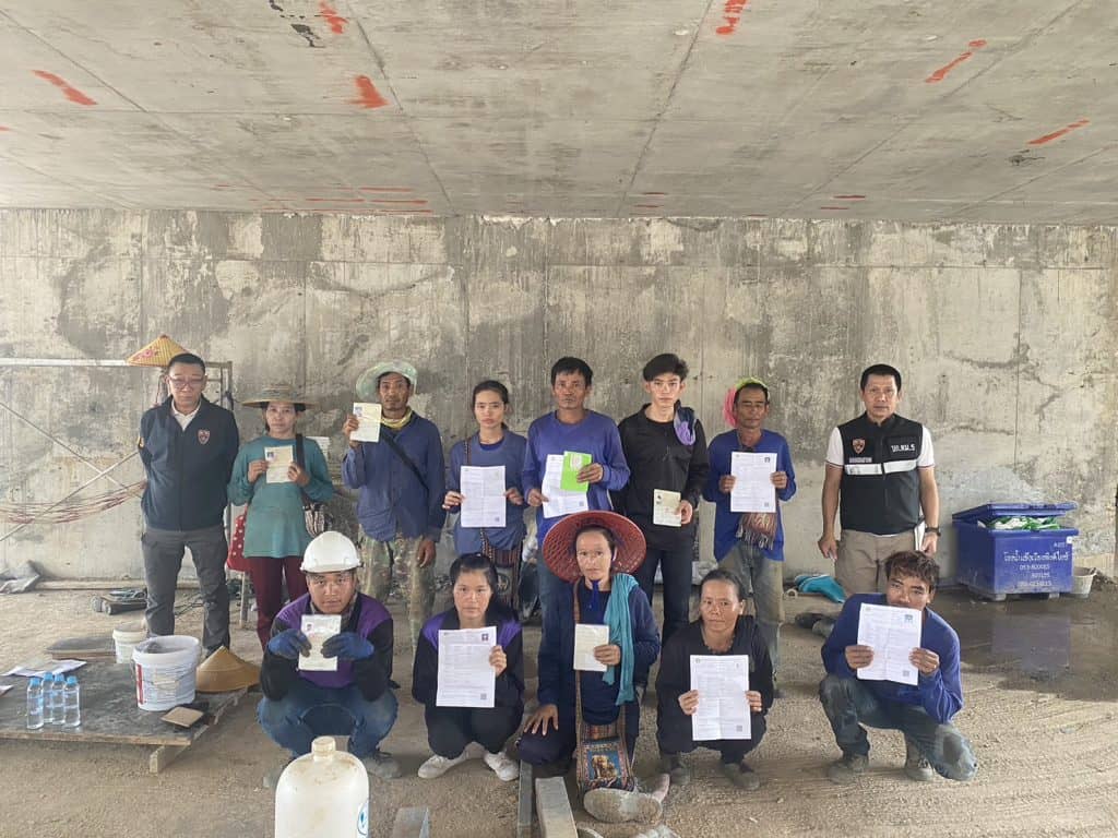 สืบตม.5 ตรวจที่พักคนต่างด้าว จับ-ปรับเจ้าบ้านไม่แจ้งใน 24 ชม. สืบตม.5 ตรวจที่พักคนต่างด้าว จับ-ปรับเจ้าบ้านไม่แจ้งใน 24 ชม.