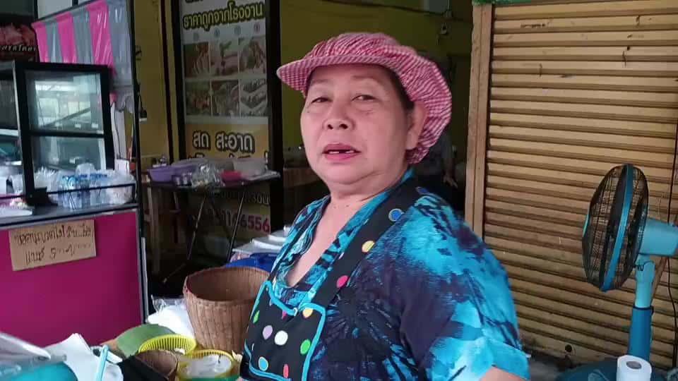 ข้าวห่อใบตอง "ป้าภา" เมนูหลากหลาย ลำแต้ๆ แต่ราคาคงเดิม ข้าวห่อใบตอง "ป้าภา" เมนูหลากหลาย ลำแต้ๆ แต่ราคาคงเดิม