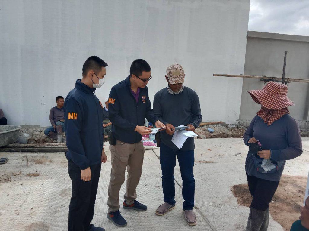 ตม.เชียงใหม่ ปิดล้อมตรวจค้นเป้าหมาย ป้องกันอาชญากรรม ตม.เชียงใหม่ ปิดล้อมตรวจค้นเป้าหมาย ป้องกันอาชญากรรม