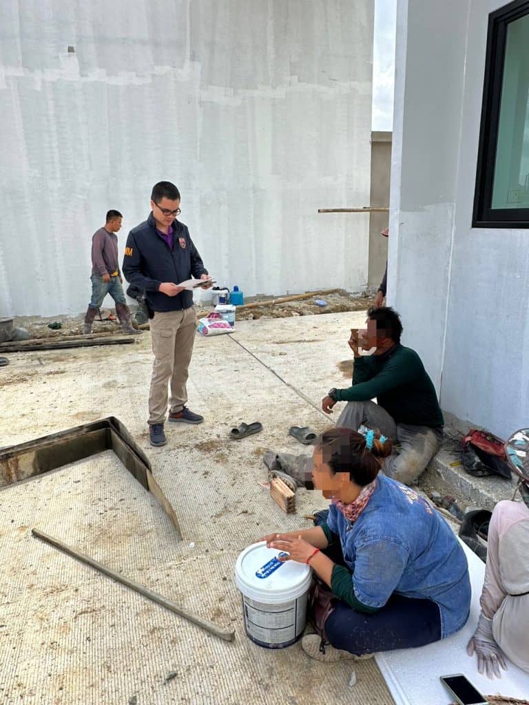 ตม.เชียงใหม่ ปิดล้อมตรวจค้นเป้าหมาย ป้องกันอาชญากรรม ตม.เชียงใหม่ ปิดล้อมตรวจค้นเป้าหมาย ป้องกันอาชญากรรม