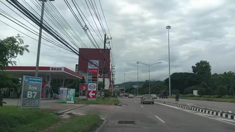 ปิดตำนานปั๊มเอสโซ่ "เจ็ดยอด" ชาวเชียงใหม่เติมน้ำมัน-ถ่ายรูปที่ระลึก ปิดตำนานปั๊มเอสโซ่ "เจ็ดยอด" ชาวเชียงใหม่เติมน้ำมัน-ถ่ายรูปที่ระลึก