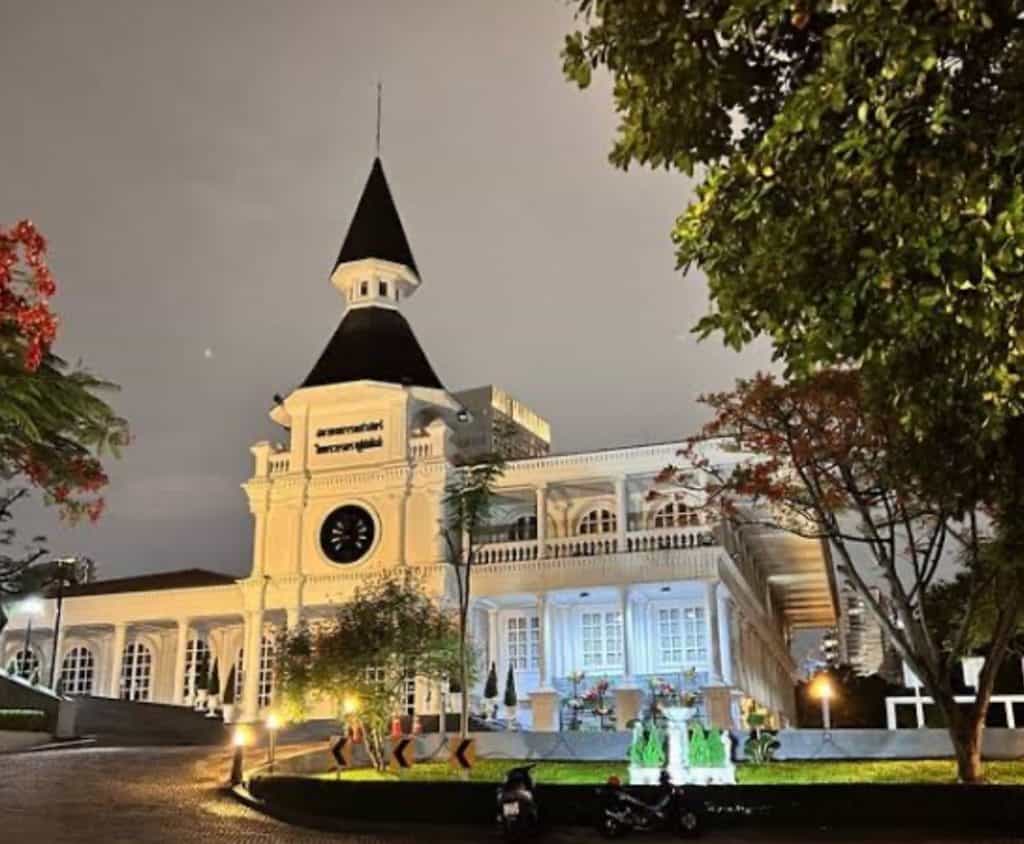 “วีระศักดิ์ โควสุรัตน์”มองเศรษฐกิจการท่องเที่ยวไทยอย่างยั่งยืน ในการบรรยายให้กับหลักสูตรนักบริหารระดับสูงธรรมศาสตร์เพื่อสังคม “วีระศักดิ์ โควสุรัตน์”มองเศรษฐกิจการท่องเที่ยวไทยอย่างยั่งยืน ในการบรรยายให้กับหลักสูตรนักบริหารระดับสูงธรรมศาสตร์เพื่อสังคม