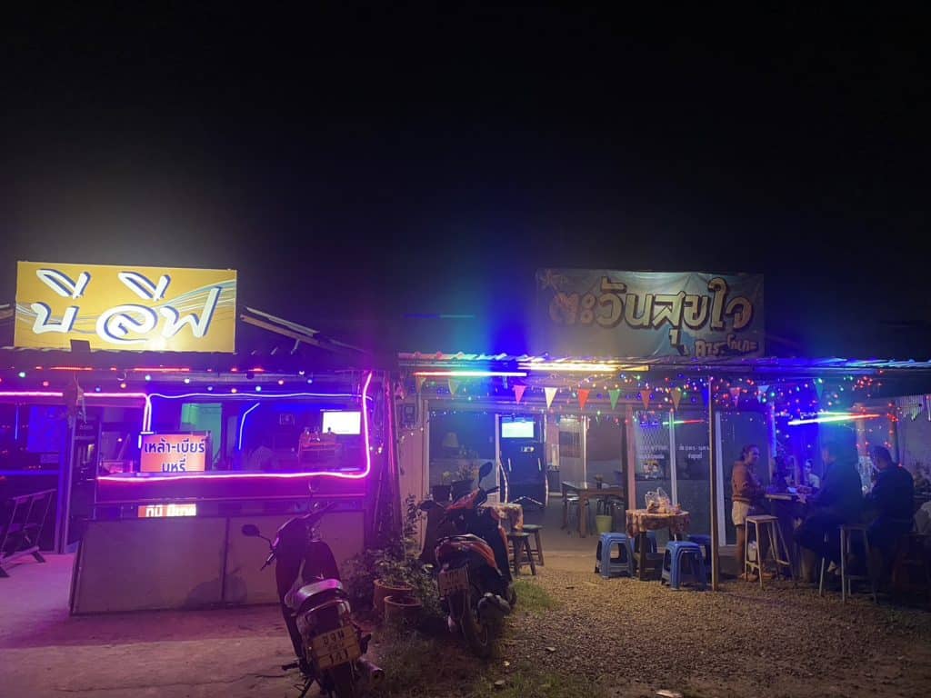 ตม.เชียงใหม่ ตรวจร้านคาราโอเกะ เข้มแรงงานต่างด้าวผิดกฎหมาย ตม.เชียงใหม่ ตรวจร้านคาราโอเกะ เข้มแรงงานต่างด้าวผิดกฎหมาย