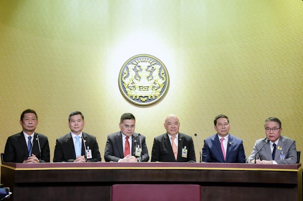 ปปง. เตรียมยึดอายัดทรัพย์ เครือข่ายนำเข้าหมูเถื่อน เผยมี 50 บริษัทเข้ามาเกี่ยวข้อง ดีเอสไอ เตรียมออกหมายจับนายทุนเบื้องหลังสั่งปิชปิ้งลักลอบนำเข้าหมูเถื่อน ปปง. เตรียมยึดอายัดทรัพย์ เครือข่ายนำเข้าหมูเถื่อน เผยมี 50 บริษัทเข้ามาเกี่ยวข้อง ดีเอสไอ เตรียมออกหมายจับนายทุนเบื้องหลังสั่งปิชปิ้งลักลอบนำเข้าหมูเถื่อน