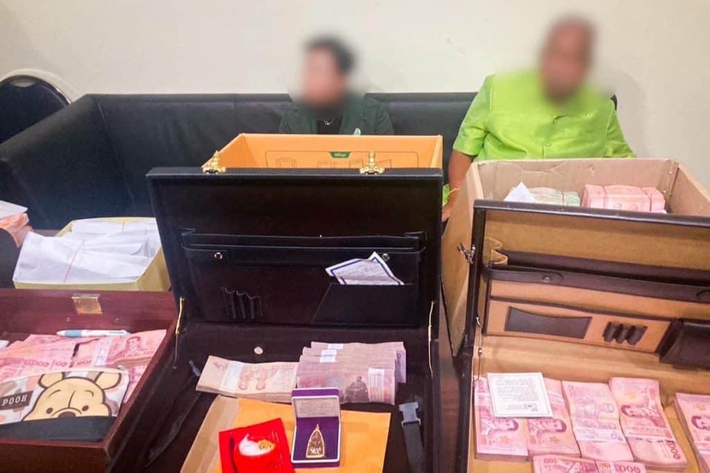 ตำรวจสอบสวนกลาง (CIB) รวบ “นายก อบต.บางปลา” เรียกรับสินบนผู้ประกอบการ 2.31 ล้านบาท แลกใบอนุญาตขุดดินถมดินและใบอนุญาตเปลี่ยนแปลงการใช้อาคาร ตำรวจสอบสวนกลาง (CIB) รวบ “นายก อบต.บางปลา” เรียกรับสินบนผู้ประกอบการ 2.31 ล้านบาท แลกใบอนุญาตขุดดินถมดินและใบอนุญาตเปลี่ยนแปลงการใช้อาคาร