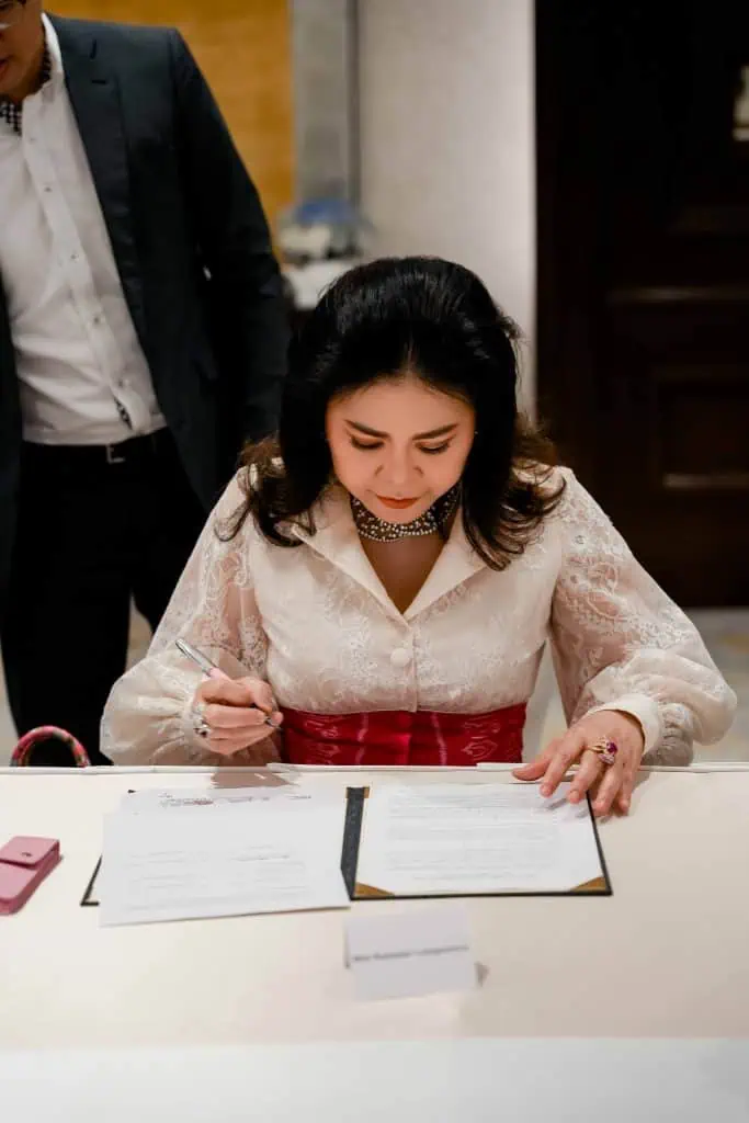 คุณหรีดผนึกพันธมิตรทำสัญญาความร่วมมือ โครงการเออีซี ฟู๊ด โฮเซล ประตูน้ำ ทำ food lounge รสชาติ อร่อยเลิศ เชื่อหากร้านอาหารไทยได้การสนับสนุน  “ครัวไทย” ก้าวไกลสู่“ครัวโลก” ได้