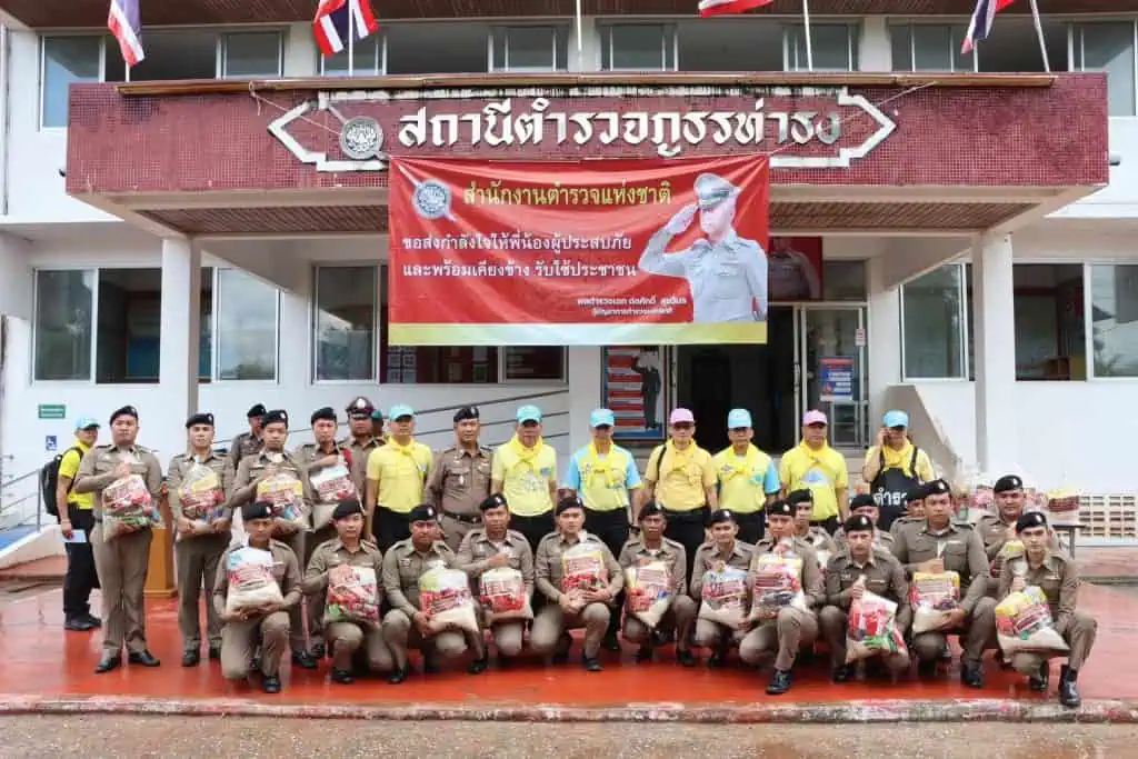 ผบ.ตร.เผย "ในหลวง" ทรงห่วงใยพสกนิกรที่ประสบภัยน้ำท่วมภาคใต้ พร้อมเติมขย้ำไม่ทอดทิ้งผู้ใต้บังคับบัญชา ฝากเร่งช่วยเหลือประชาชนอย่างเต็มที่