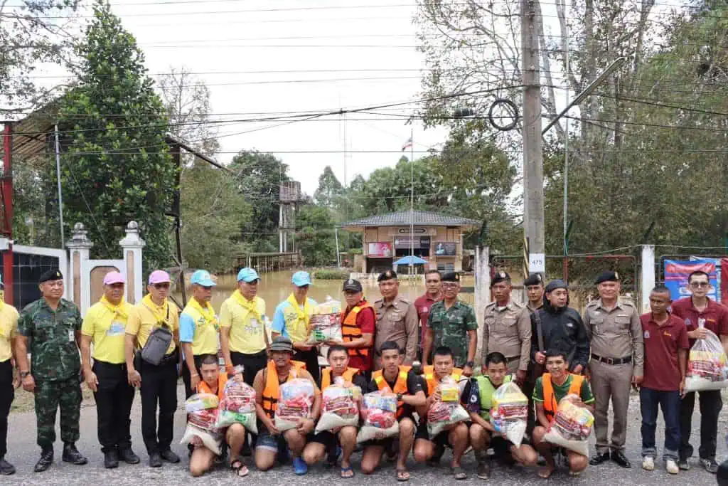 ผบ.ตร.เผย "ในหลวง" ทรงห่วงใยพสกนิกรที่ประสบภัยน้ำท่วมภาคใต้ พร้อมเติมขย้ำไม่ทอดทิ้งผู้ใต้บังคับบัญชา ฝากเร่งช่วยเหลือประชาชนอย่างเต็มที่