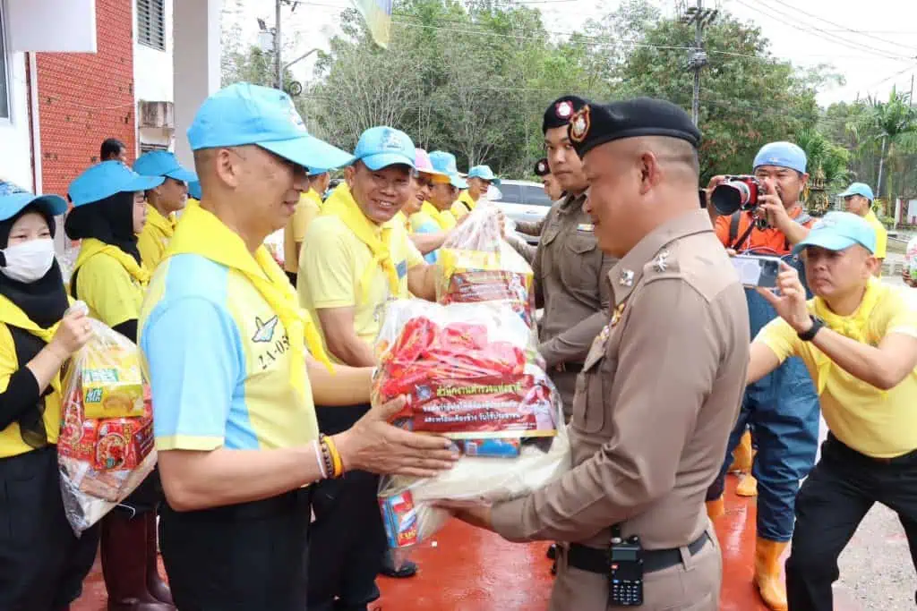 ผบ.ตร.เผย "ในหลวง" ทรงห่วงใยพสกนิกรที่ประสบภัยน้ำท่วมภาคใต้ พร้อมเติมขย้ำไม่ทอดทิ้งผู้ใต้บังคับบัญชา ฝากเร่งช่วยเหลือประชาชนอย่างเต็มที่